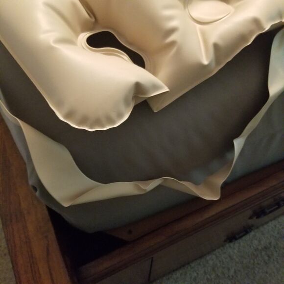 Ehob waffle mattress expansion control overlay with pump 76" x 34" x3" - Picture 4 of 11